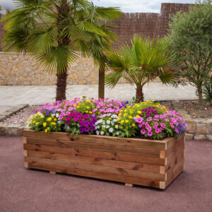 Et ajouter une dernière gamme de jardinière 50x1500 jardinier en pain autoclaves classe 4 avec fond en panneaux marine imputrescible.